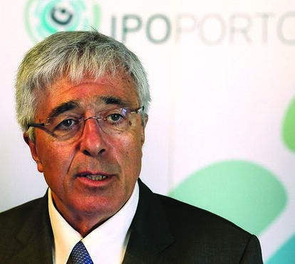 Primeiras vacinas da Moderna devem chegar hoje a Portugal