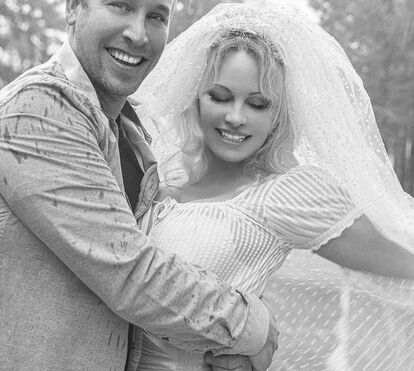 As mais belas imagens do casamento de Pamela Anderson com Dan Hayhurst