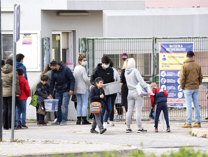 Escolas encerram por 15 dias