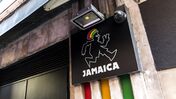discoteca na rua cor-de-rosa