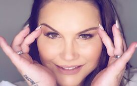 "Tudo menos feia". Katia Aveiro celebra aniversário com recado para os haters