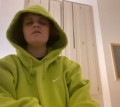 Carolina Deslandes revela canção mas ameaça apagar o vídeo