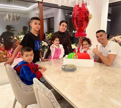 Cristiano Ronaldo em festa com o aniversário da filha Bella Esmeralda