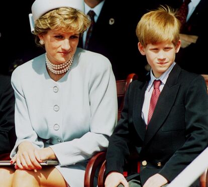 Como a morte de Diana fez com que Harry, então com 12 anos, quisesse abandonar a realeza