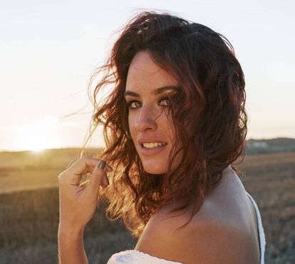 As paixões intensas de Mariana Pacheco, incluíndo o romance fugaz com uma cantora