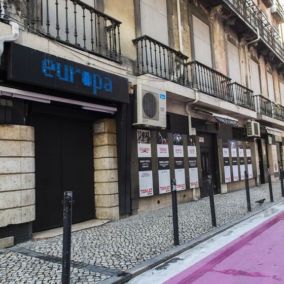 discoteca na rua cor-de-rosa