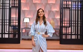 Mariana Monteiro estreia-se como apresentadora com vestido atrevido