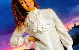 O acordar preguiçoso, com muitos mimos e "lambidelas", da ex-'BB' Sandra