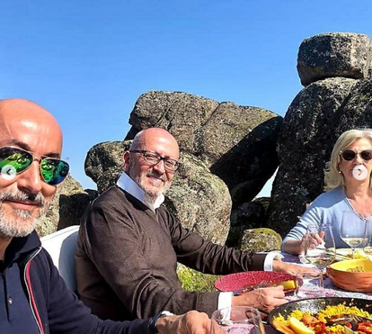 Em pleno confinamento, Manuel Luís Goucha faz piquenique com amigos e causa indignação