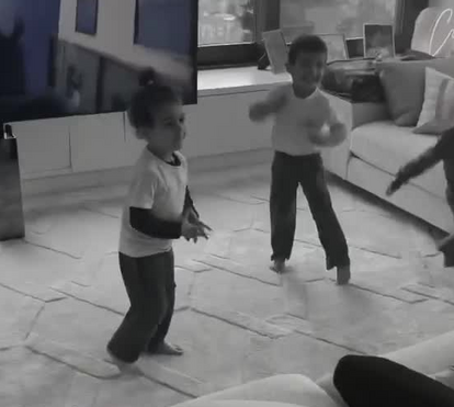 Filhos de Cristiano Ronaldo dançam e cantam para celebrar título do pai