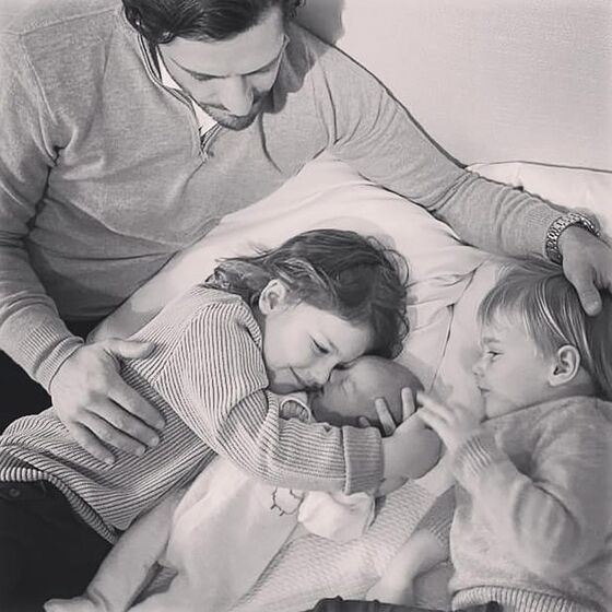 Carl Philip com os filhos