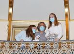 Alexandra Piet-Hein no teatro em família com a filha Margarida