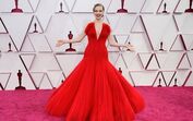 Amanda Seyfried em Giorgio Armani