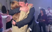 O abraço cúmplice de Cristina Ferreira com o seu braço direito, João Patrício