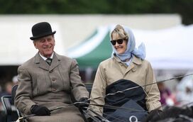 À beira de um ataque de nervos! Quem é Penny Knatchbull, a "amante" do príncipe Philip, que vai ser estrela de 'The Crown' e está a deixar a rainha Isabel II de cabeça perdida 