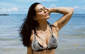 Cleo Pires volta a aquecer a internet com fotos de biquíni minúsculo 
