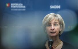 Portugueses com mais de 60 anos vão ser vacinados contra covid-19 até final de maio