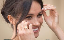 Depois dos brincos, dizemos qual o anel que se usa este ano