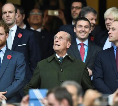 O 'esquema' da família real para colocar William e Harry lado a lado no funeral do avô... e como eles já reagiram em público