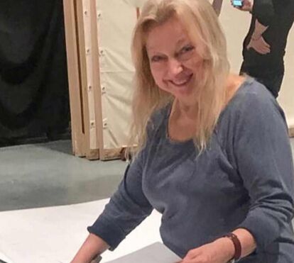 A casa do horror! Evelyn Sakash, vencedora de um Emmy, encontrada morta debaixo do lixo que acumulava