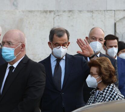 Dor e pesar. Desfile de políticos na despedida a Jorge Coelho 