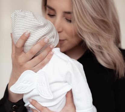 Que amor! Helena Coelho mostra pela primeira vez o rosto da filha 