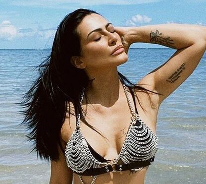 Cleo Pires volta a aquecer a internet com fotos de biquíni minúsculo 