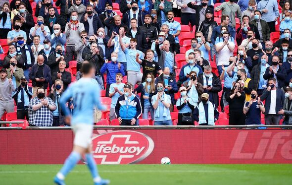 Adeptos, máscara, manchester city