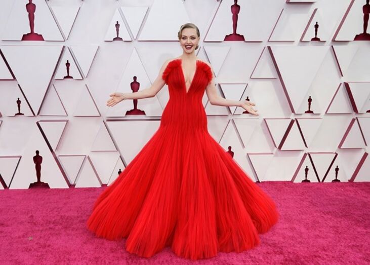 Amanda Seyfried em Giorgio Armani