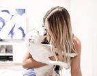 Jani Gabriel com o cão, Thor