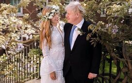 Boris Johnson, primeiro ministro inglês, casa-se em segredo com mulher 23 anos mais nova