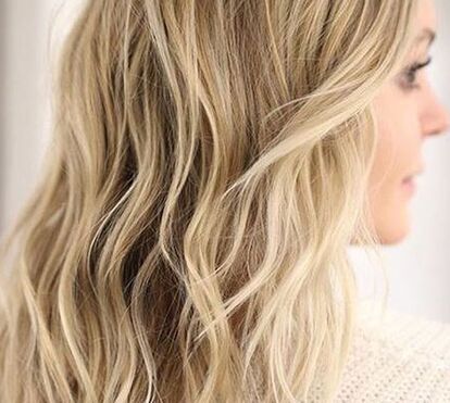 Há uma cor de cabelo que faz o rosto parecer mais fino. Saiba qual!