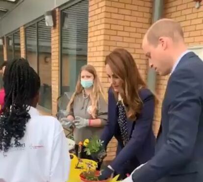 Príncipe William e Kate divertem-se com ténis de mesa e futebol em ação pela saúde mental
