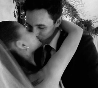 Ariana Grande mostra imagens de casamento privado com Dalton Gomez