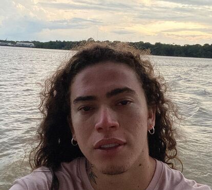 Dor: humorista Whindersson Nunes chora morte do filho que nasceu prematuro