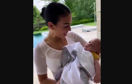 Georgina Rodríguez encantadora com bebé da amiga ao colo