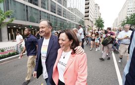 'Proud' Kamala na 'pride parade'. Vice-presidente marcha com manifestantes LGBT em Washington