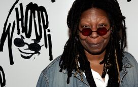 A viver com dores intensas, Whoopi Goldberg obrigada a andar de andarilho