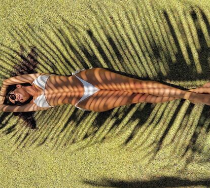 Catarina Gouveia 'passa a vida' de biquíni