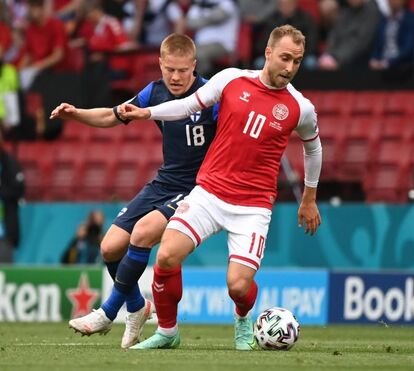 Jogador da Dinamarca Christian Eriksen cai em campo e deixa colegas e adeptos em lágrimas