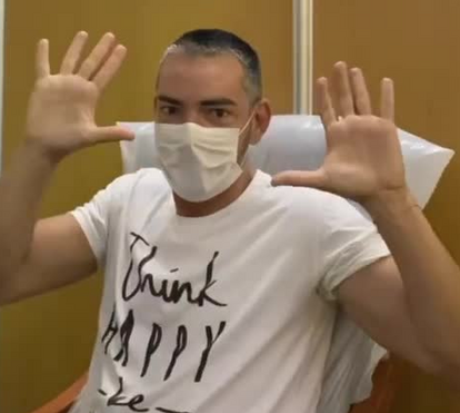 Feliz com a vacina da covid-19, Cláudio Ramos faz alerta