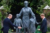 Harry, William, Diana, estátua