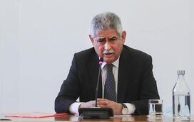 "O verdadeiro rei dos frangos" até já serve franguinho aos jornalistas do caso Vieira: "A nossa loja estava mesmo ali!"