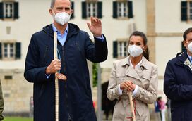 Felipe VI e Letizia vestiram-se a rigor para percorrerem parte do Caminho de Santiago
