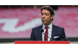 Rui Costa recebido com aplausos saudosismo em Milão