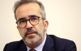À frente de todos, Paulo Rangel repreende e insulta deputados do PSD 