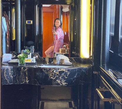Catherine Zeta-Jones e Michael Douglas mostram paixão em escapadela romântica