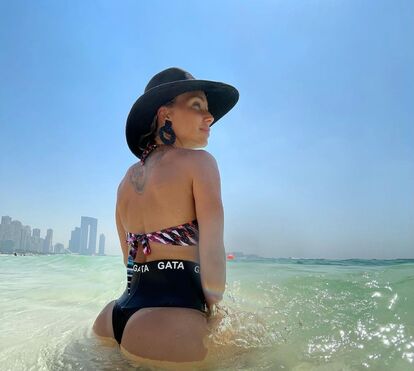 Luciana Abreu mostra corpão em nova coreografia