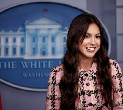 A jovem estrela da pop Olivia Rodrigo foi à Casa Branca para recomendar a vacinação aos jovens norte-americanos