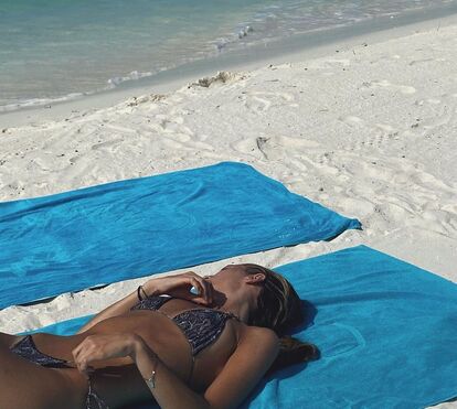 Daniela Figo em férias de luxo com o namorado